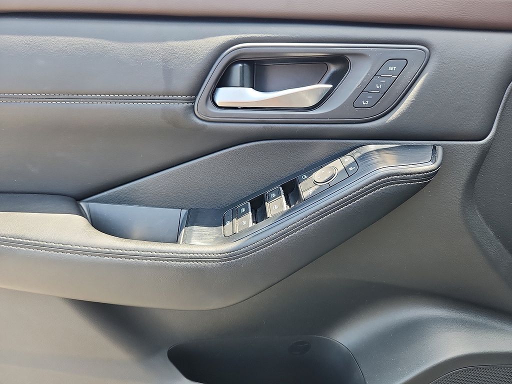 2023 Nissan Rogue SL - Photo 13