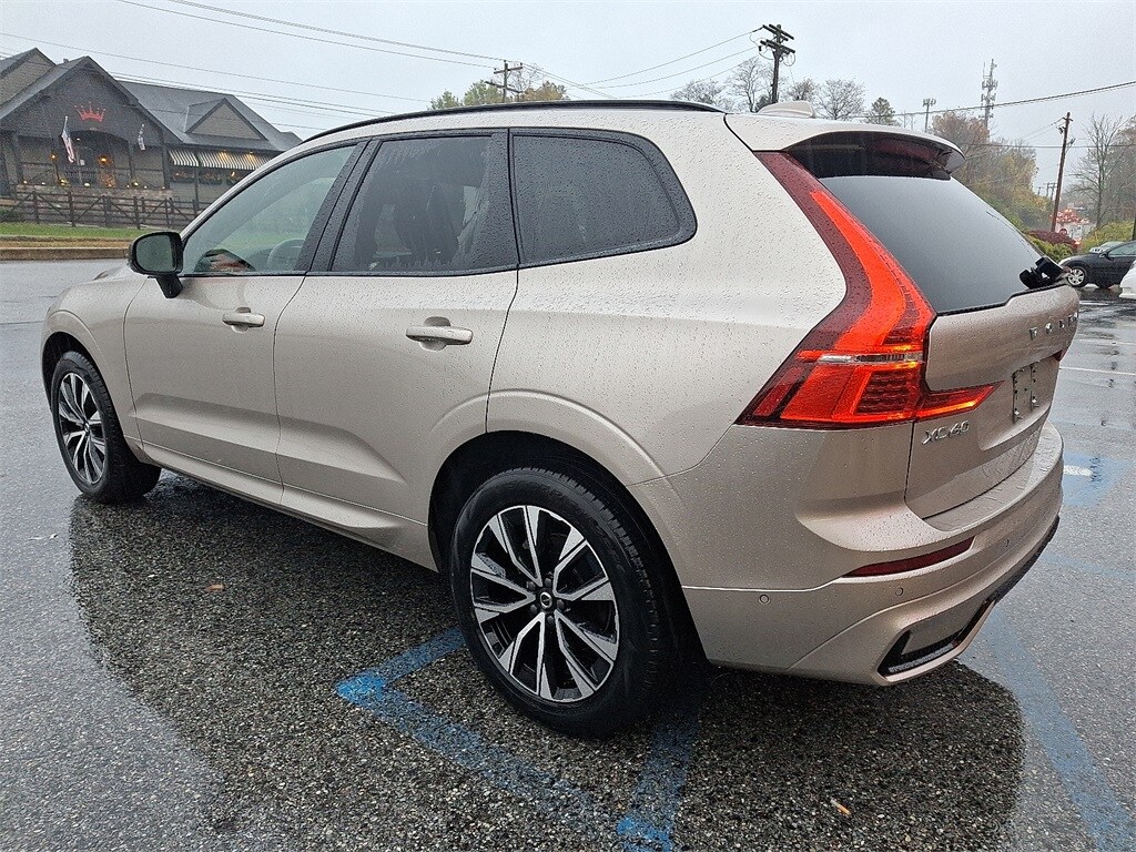 2025 Volvo XC60 B5 Plus photo 4