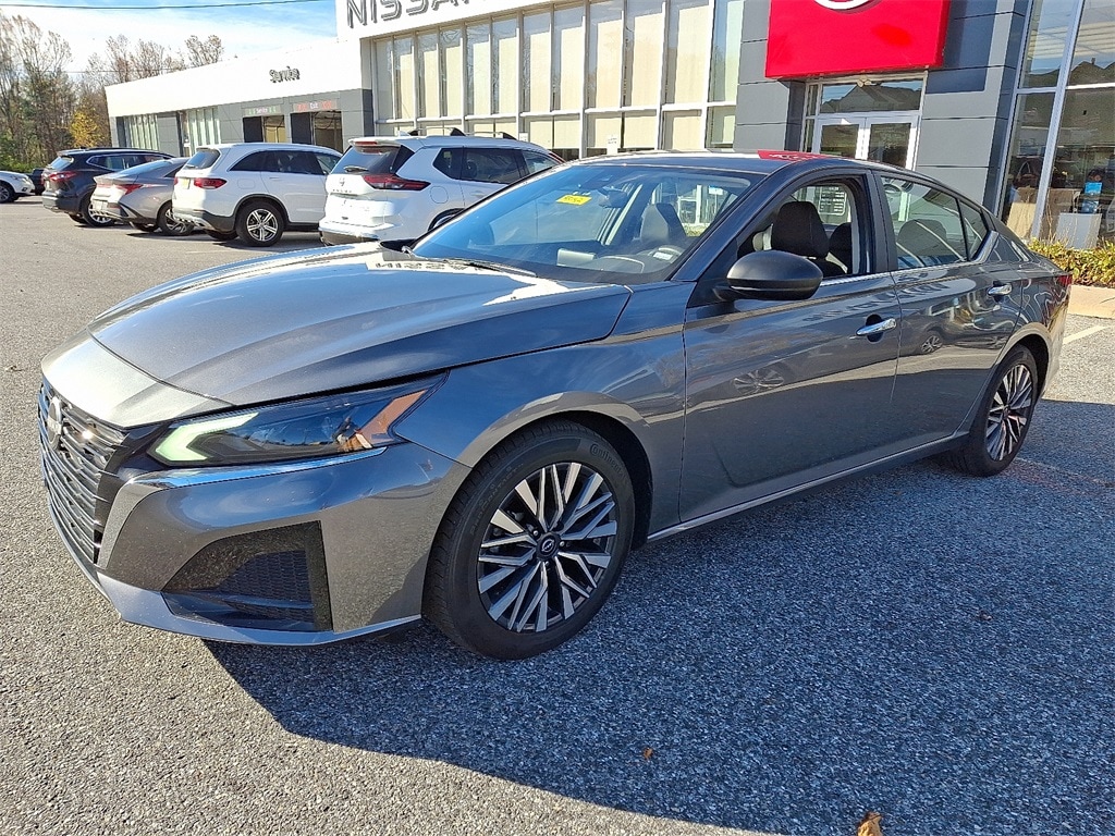 Used 2024 Nissan Altima 2.5 SV Sedan