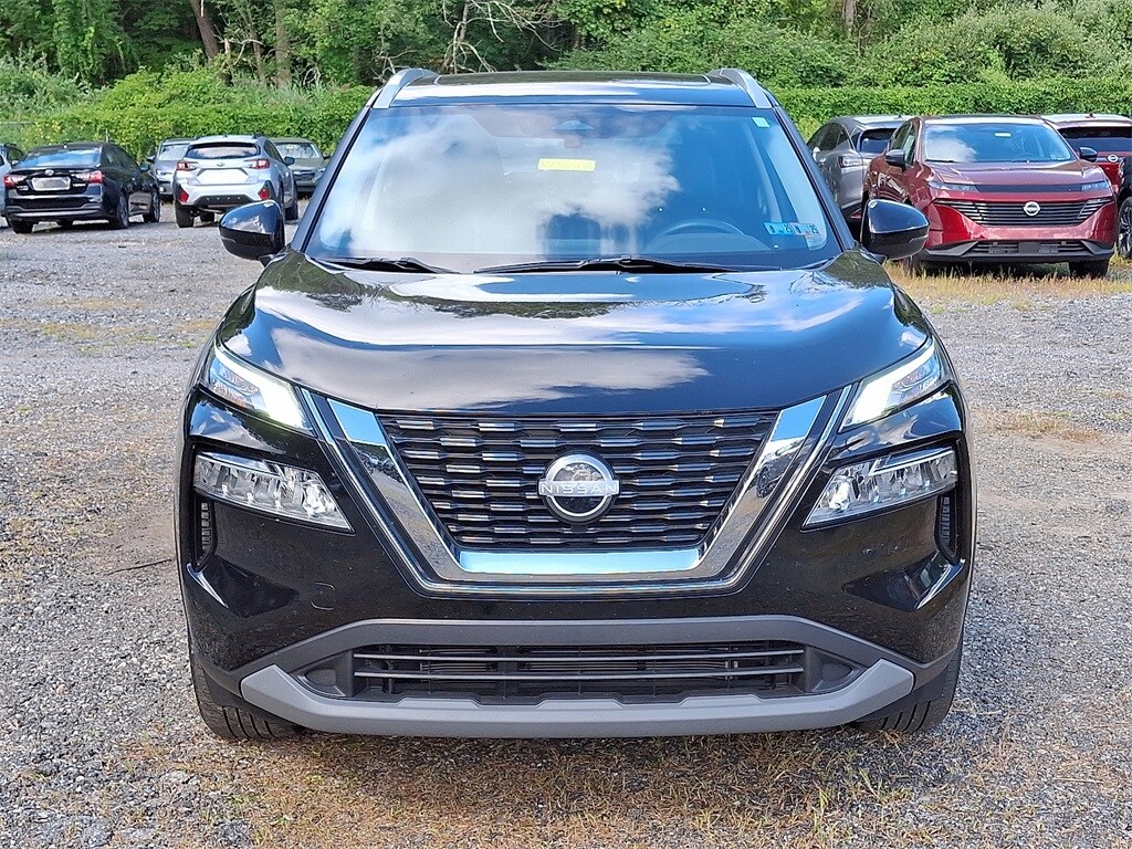 2022 Nissan Rogue SV photo 2