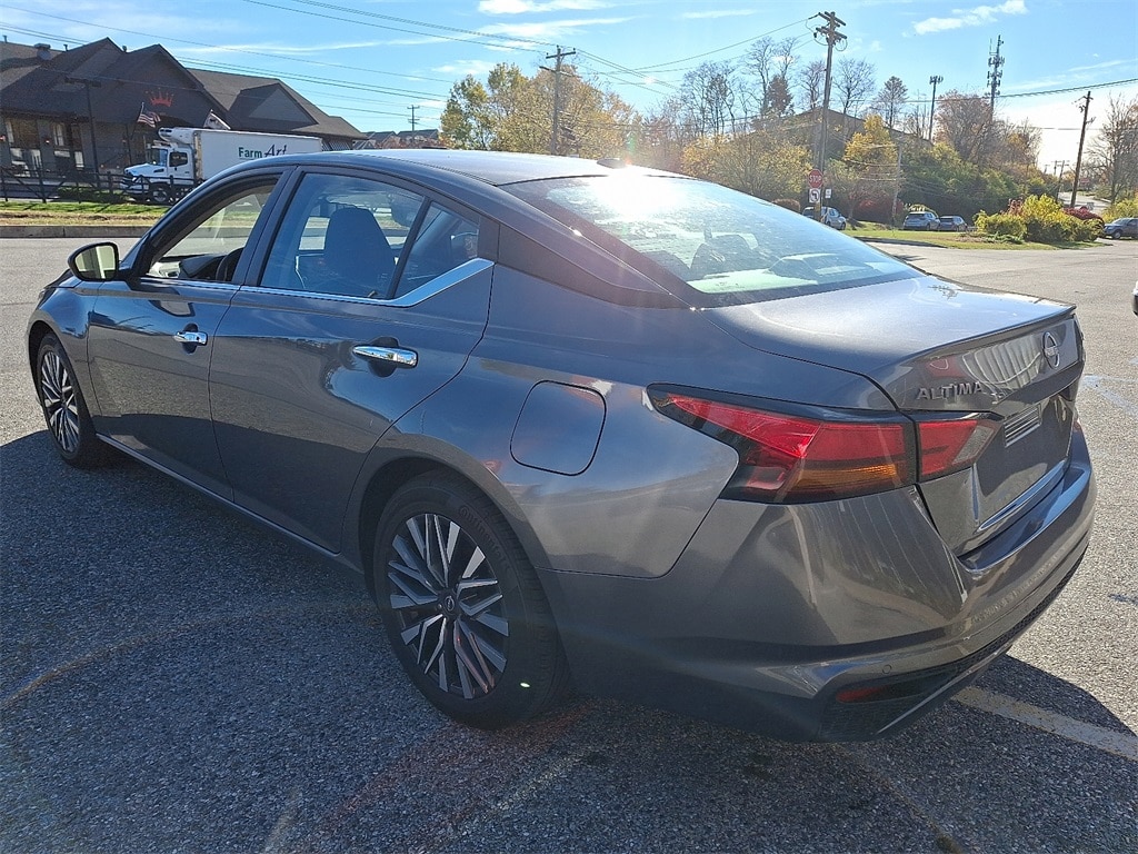Used 2024 Nissan Altima 2.5 SV Sedan
