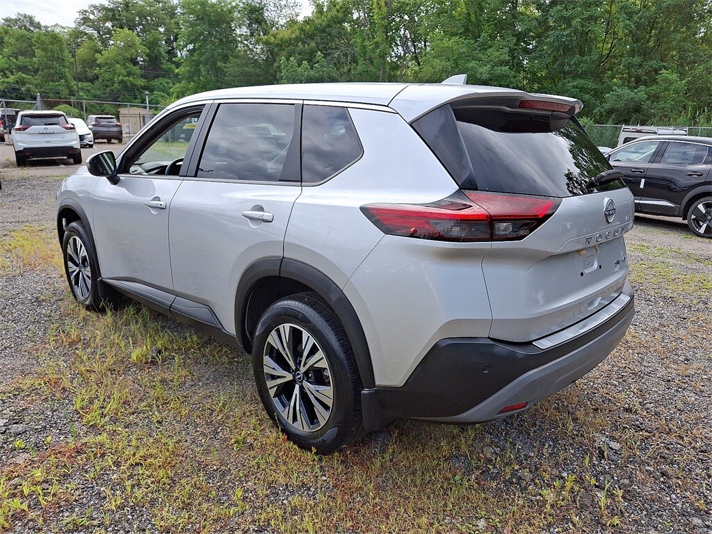 2022 Nissan Rogue SV photo 4