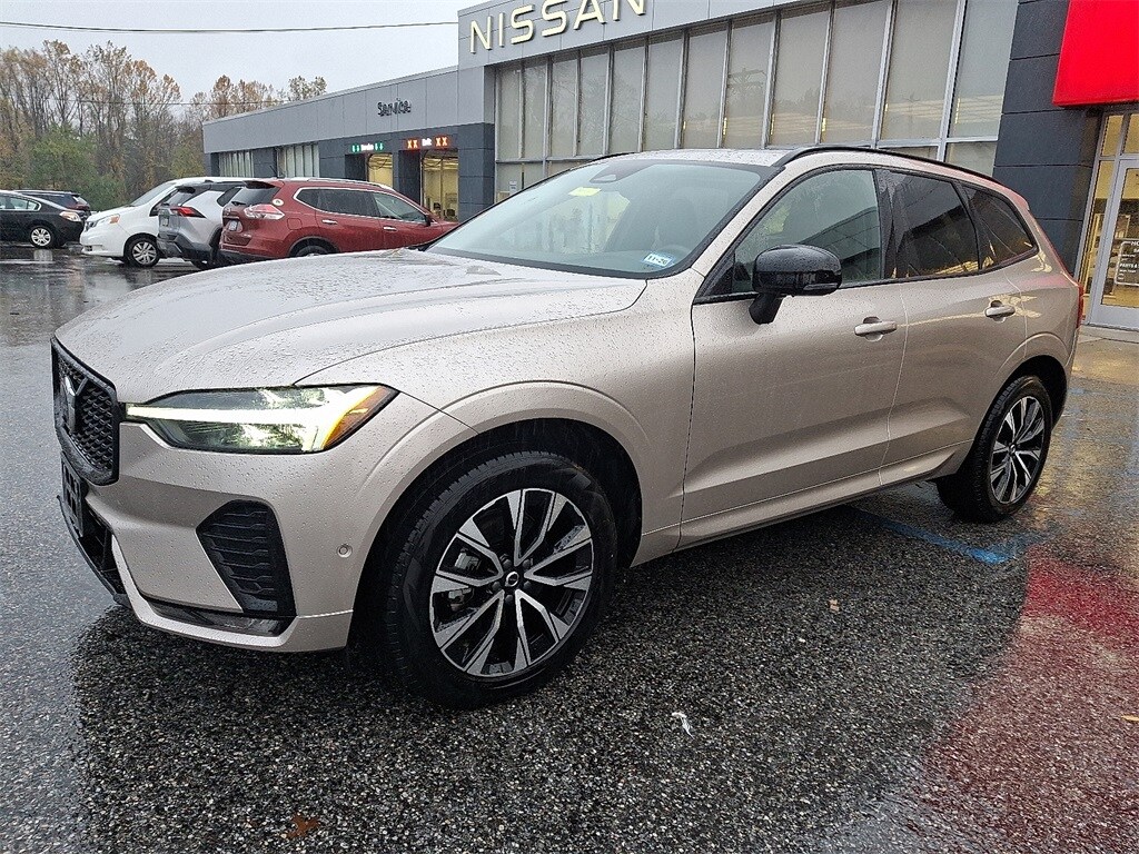 2025 Volvo XC60 B5 Plus photo 3