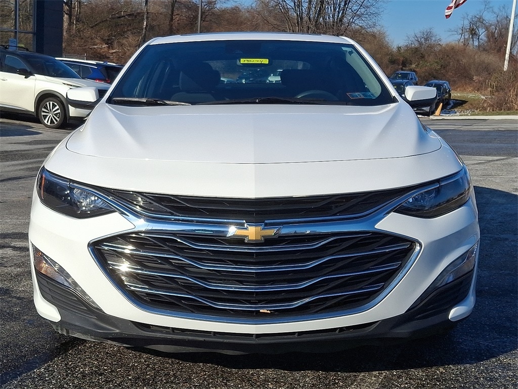 2024 Chevrolet Malibu 1LT photo 2