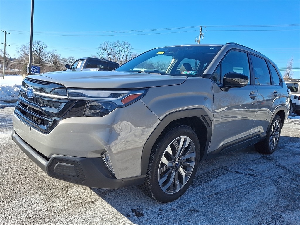 2025 Subaru Forester Touring photo 3