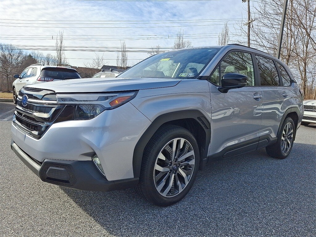 2025 Subaru Forester Touring photo 4