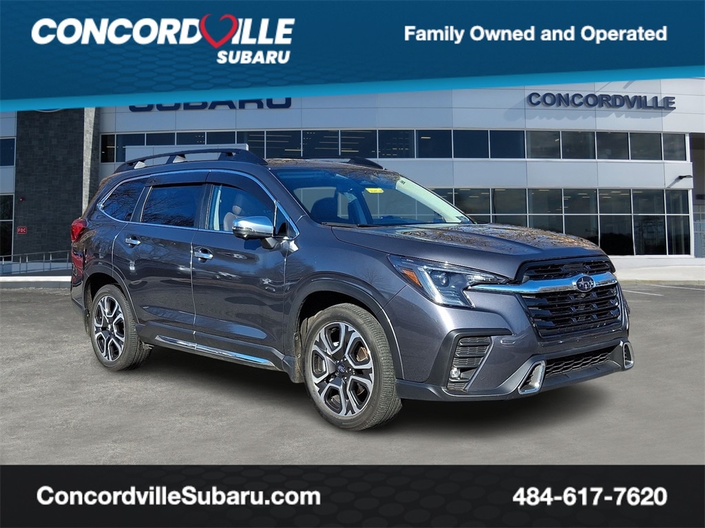 2023 Subaru Ascent Touring's photo