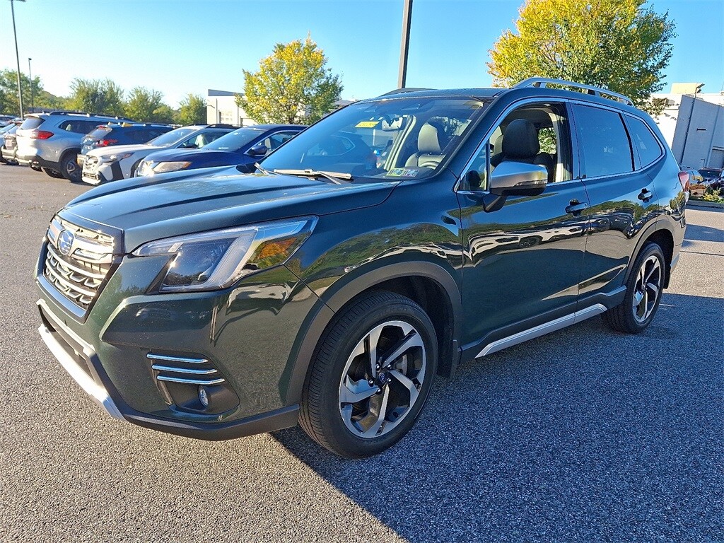 2023 Subaru Forester Touring photo 3