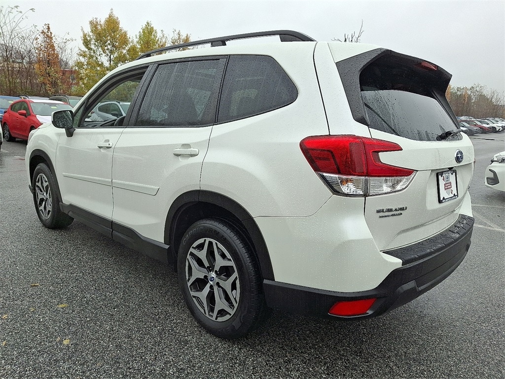 2021 Subaru Forester Premium photo 3