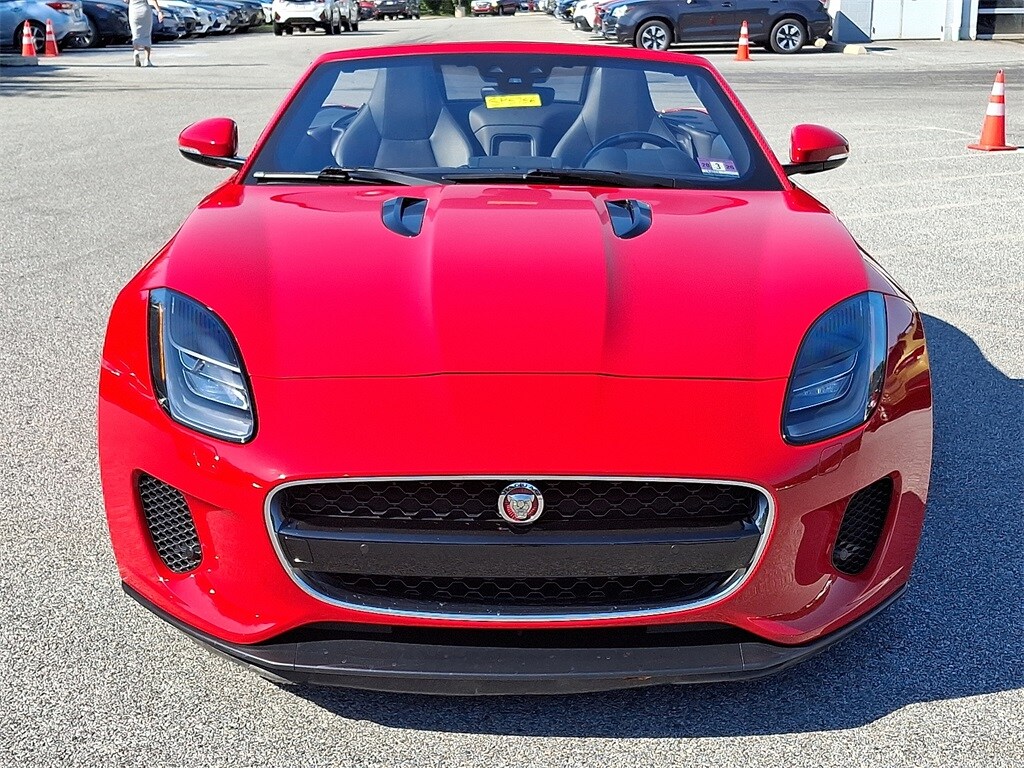 2019 Jaguar F-TYPE P300 photo 2