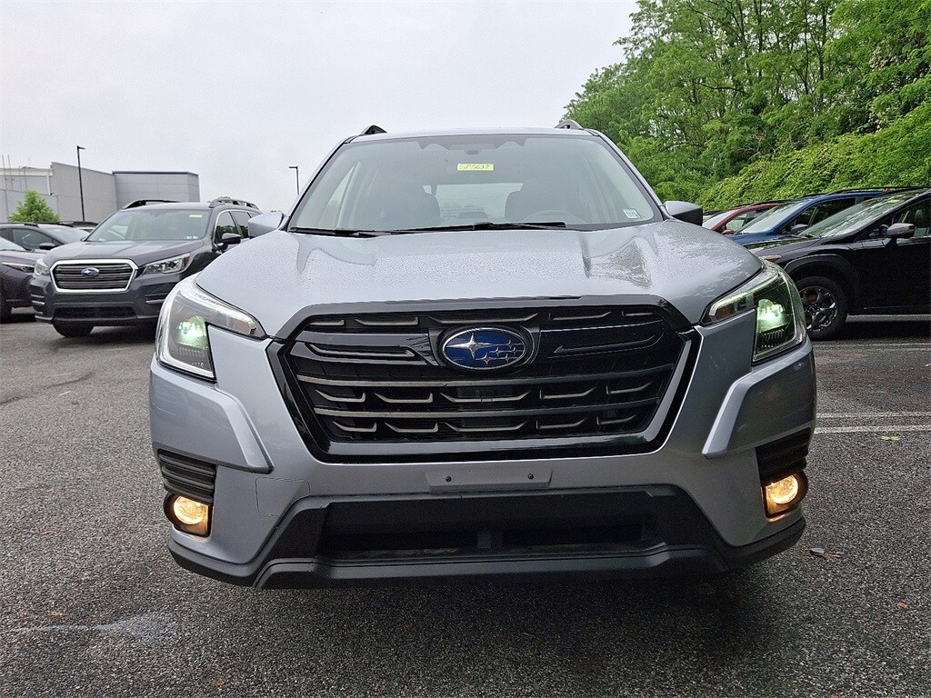 2022 Subaru Forester Premium photo 2