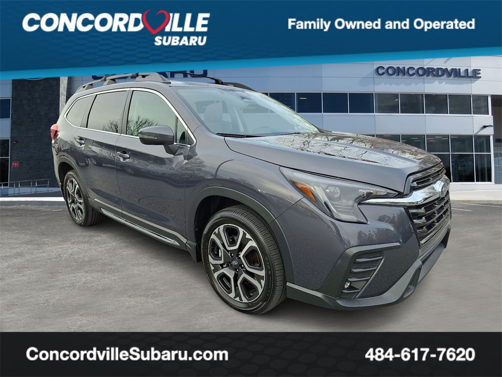 2023 Subaru Ascent Limited's photo