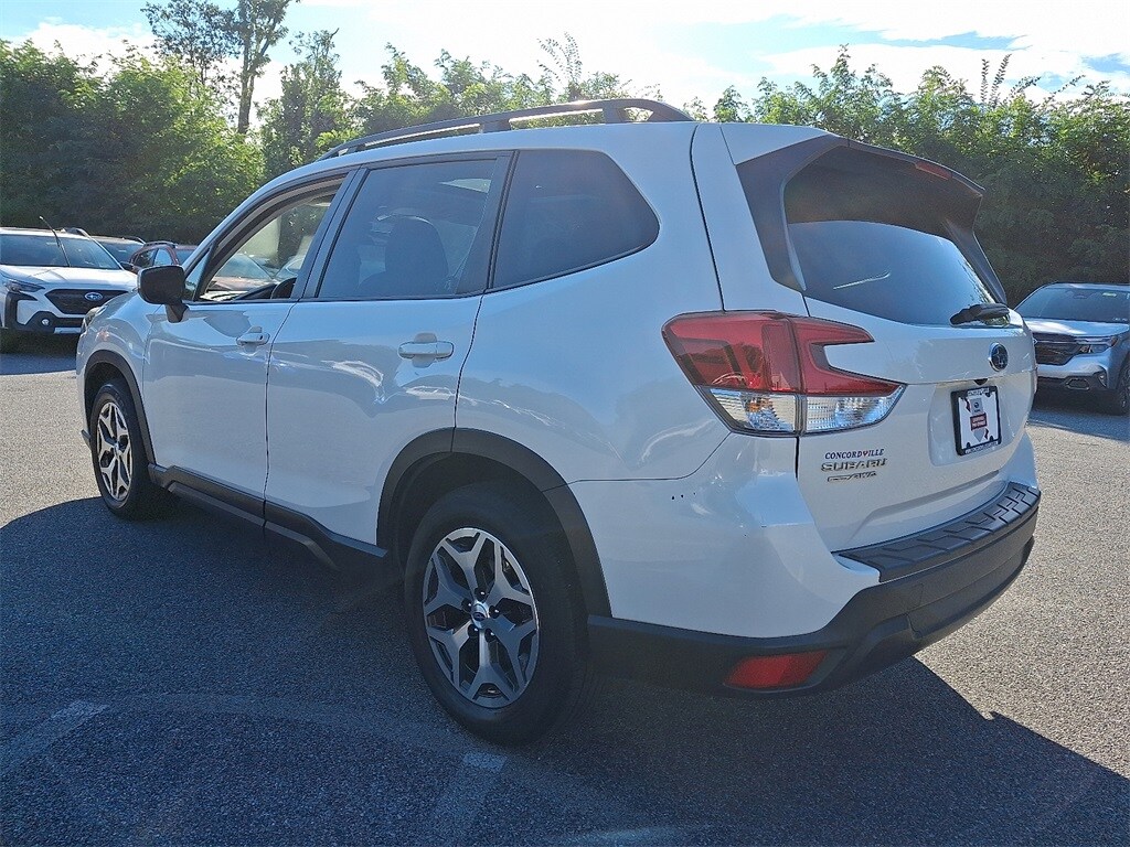 2022 Subaru Forester Premium photo 4