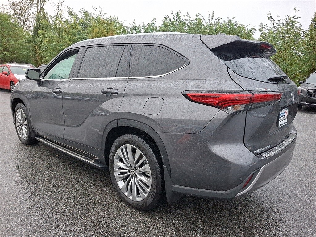 2023 Toyota Highlander Platinum photo 2