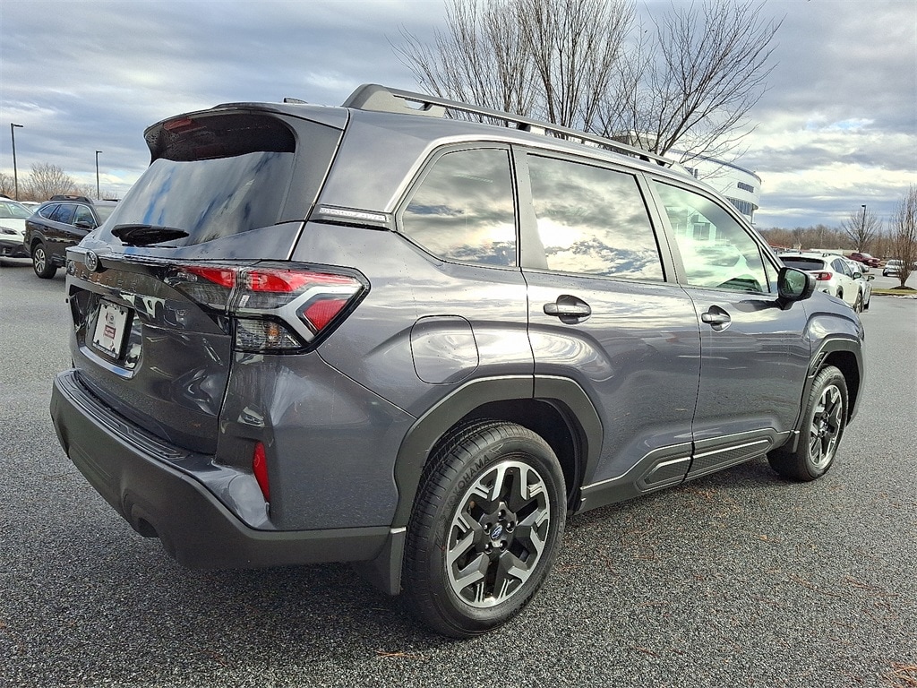 2025 Subaru Forester Premium photo 4