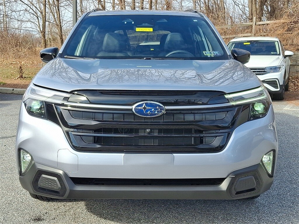 2025 Subaru Forester Touring photo 3