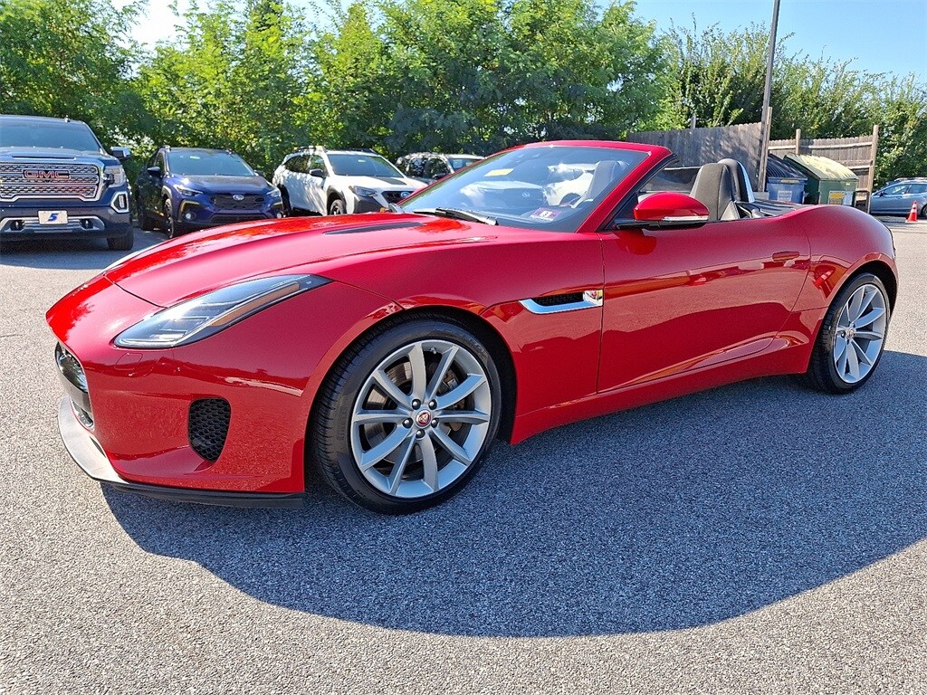 2019 Jaguar F-TYPE P300 photo 3
