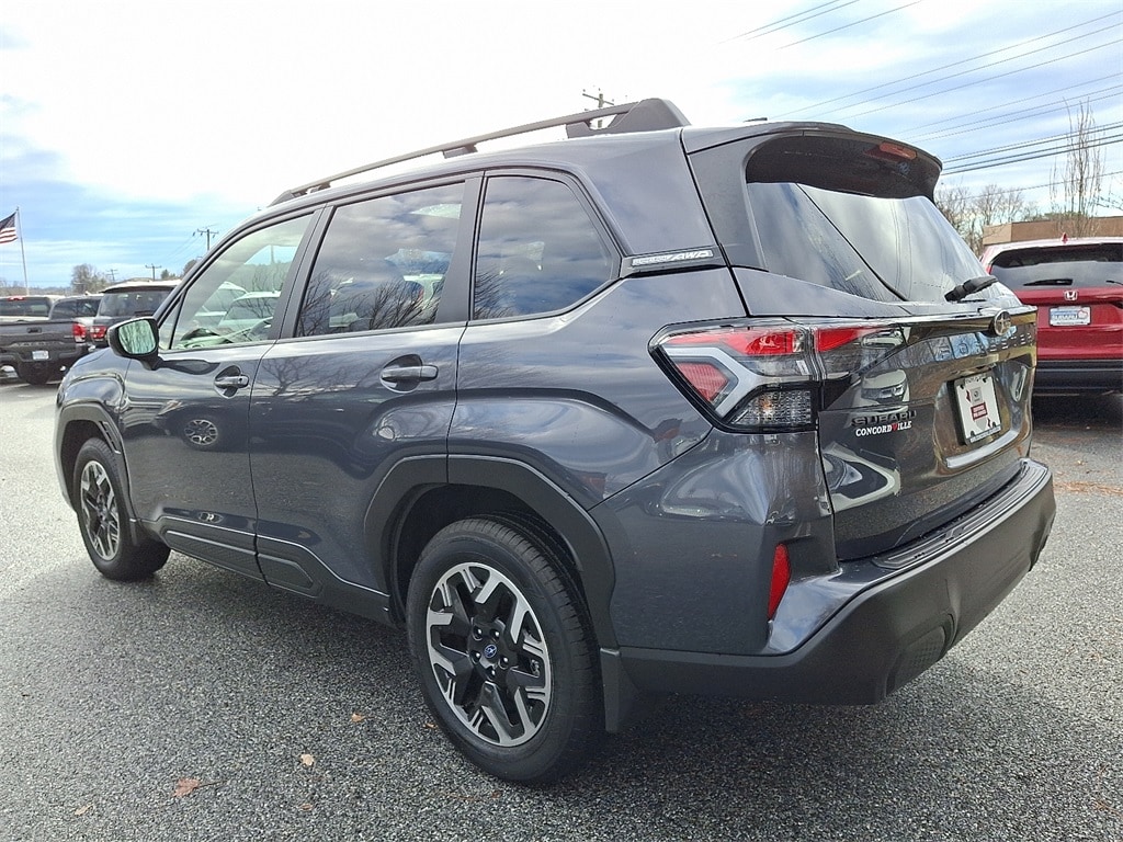 2025 Subaru Forester Premium photo 2