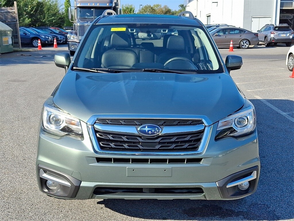 2018 Subaru Forester Touring photo 2