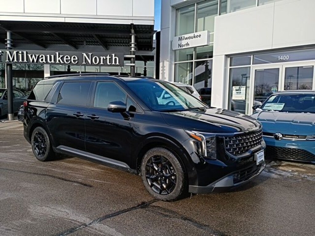 Used 2025 Kia Carnival SX Minivan/Van