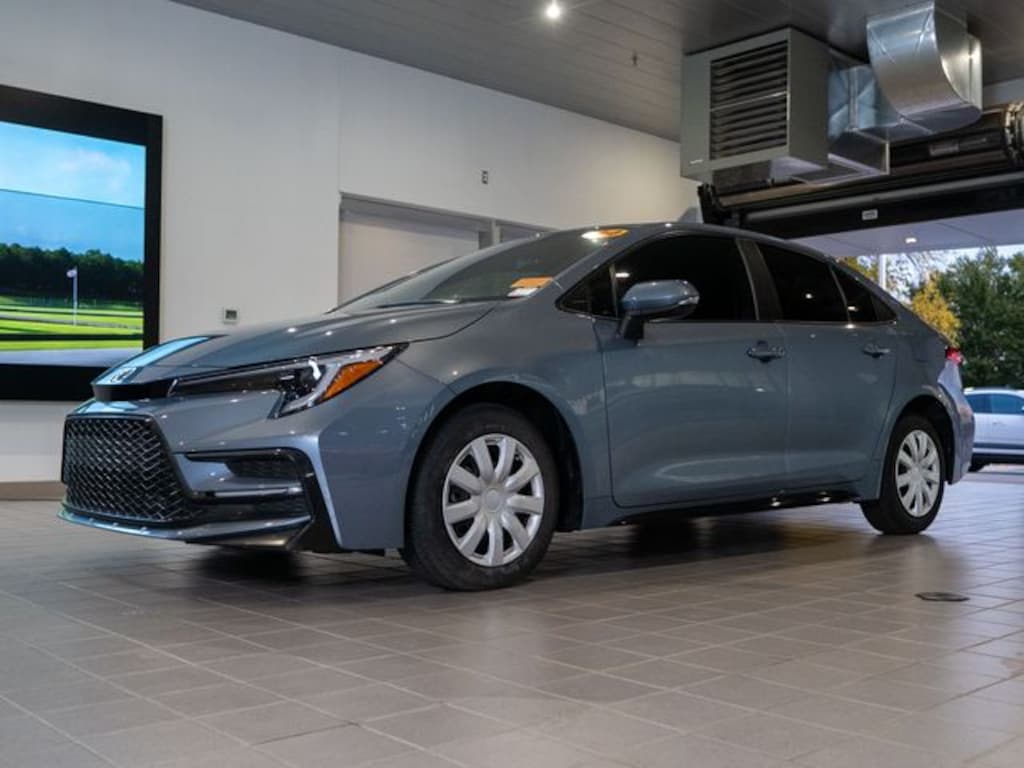 Used 2024 Toyota Corolla SE Sedan