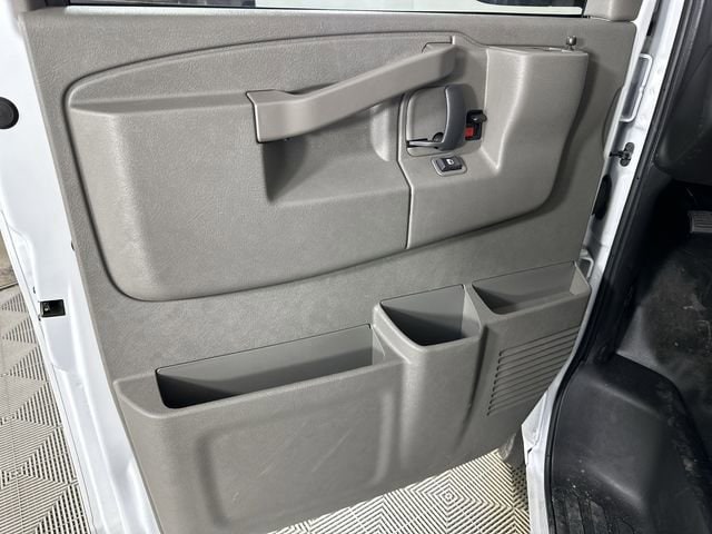 2025 GMC Savana Cargo Work Van - Photo 21