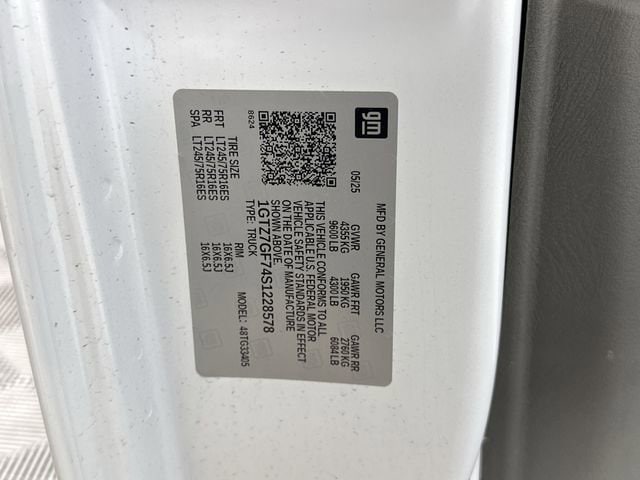 2025 GMC Savana Cargo Work Van - Photo 31