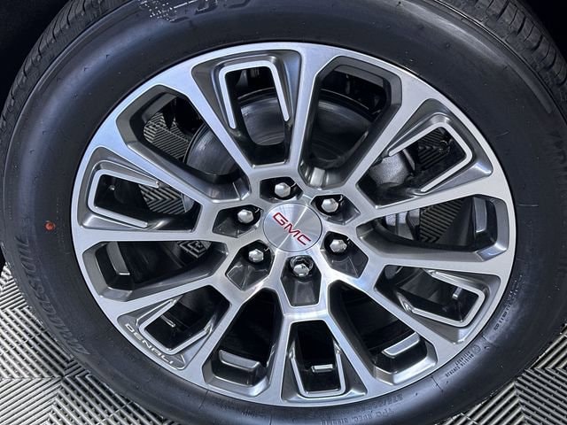 2026 GMC Yukon Denali - Photo 35