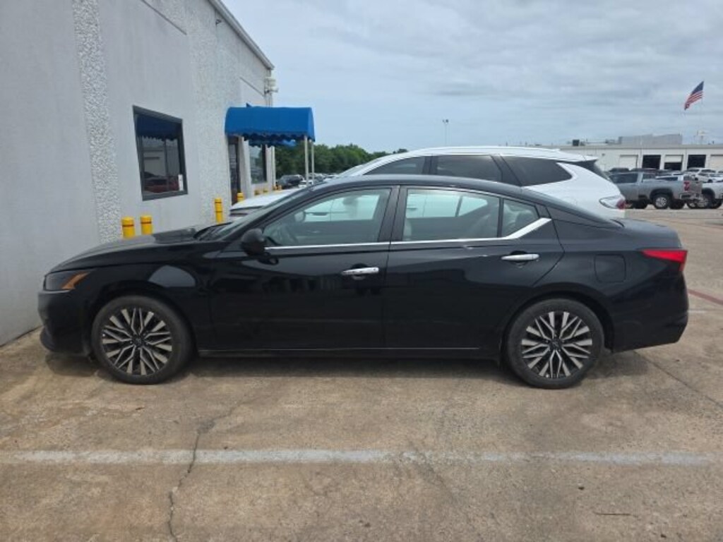 Used 2025 Nissan Altima SV Sedan