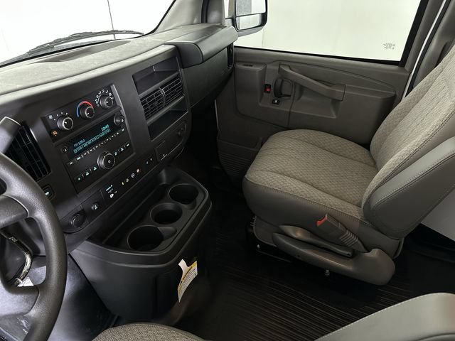 2025 GMC Savana Cargo Work Van - Photo 21