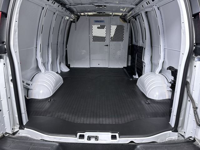 2025 GMC Savana Cargo Work Van - Photo 23