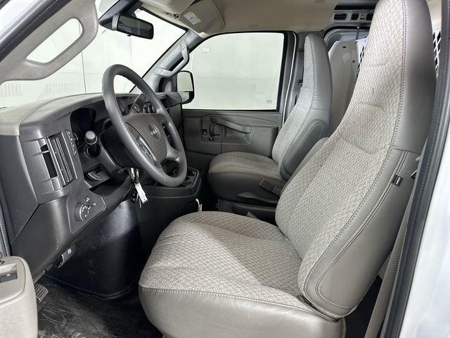 2025 GMC Savana Cargo Work Van - Photo 19
