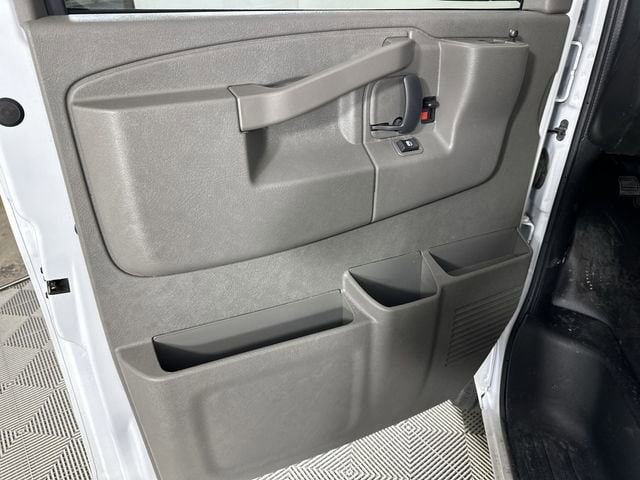 2025 GMC Savana Cargo Work Van - Photo 19
