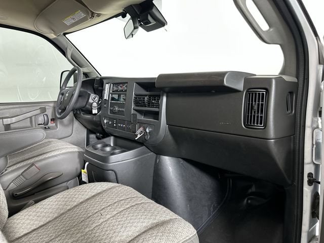 2025 GMC Savana Cargo Work Van - Photo 24