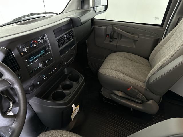 2025 GMC Savana Cargo Work Van - Photo 20