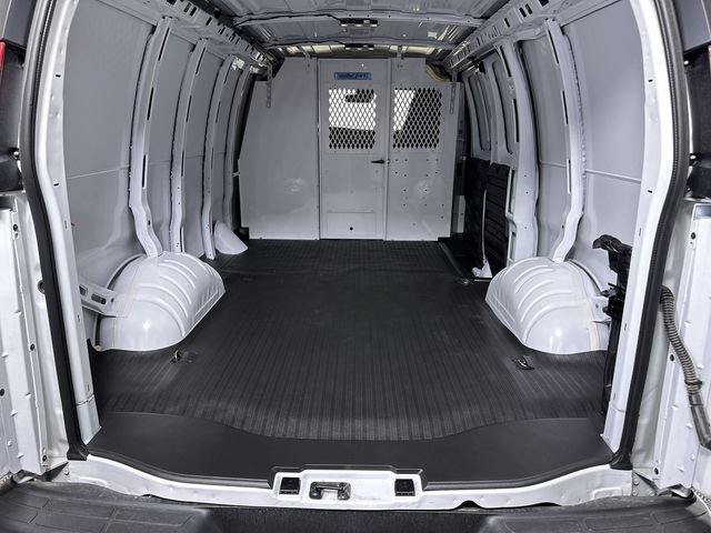 2025 GMC Savana Cargo Work Van - Photo 24