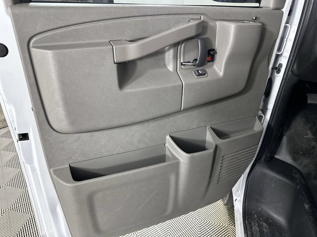 2025 GMC Savana Cargo Work Van - Photo 22