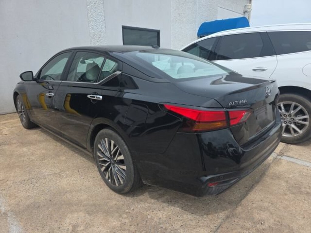 Used 2025 Nissan Altima SV Sedan
