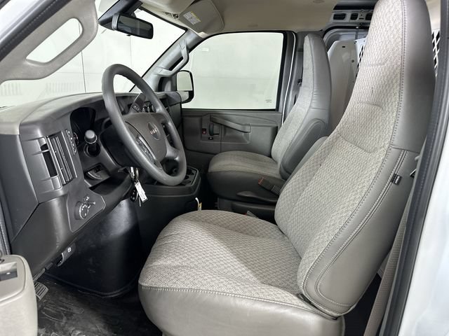 2025 GMC Savana Cargo Work Van - Photo 20