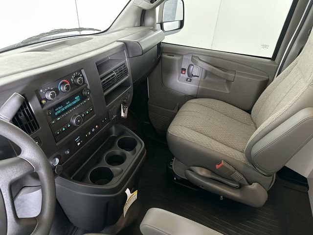 2025 GMC Savana Cargo Work Van - Photo 18