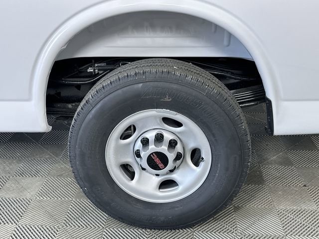 2026 GMC Savana Cargo Work Van - Photo 31