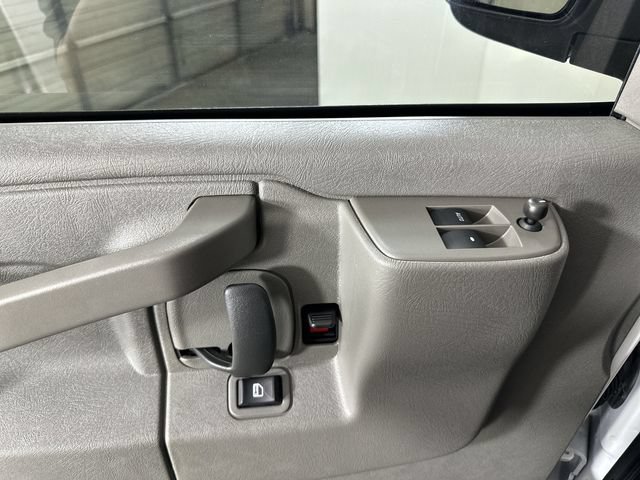 2025 GMC Savana Cargo Work Van - Photo 23