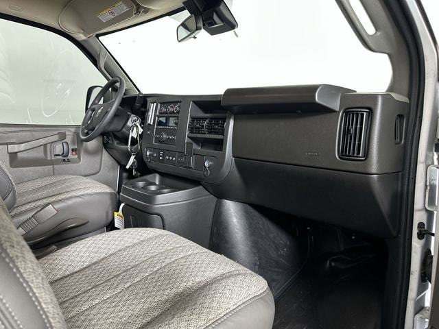 2025 GMC Savana Cargo Work Van - Photo 26
