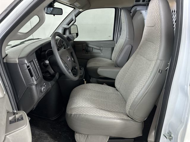 2025 GMC Savana Cargo Work Van - Photo 17