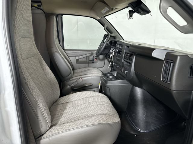 2025 GMC Savana Cargo Work Van - Photo 25
