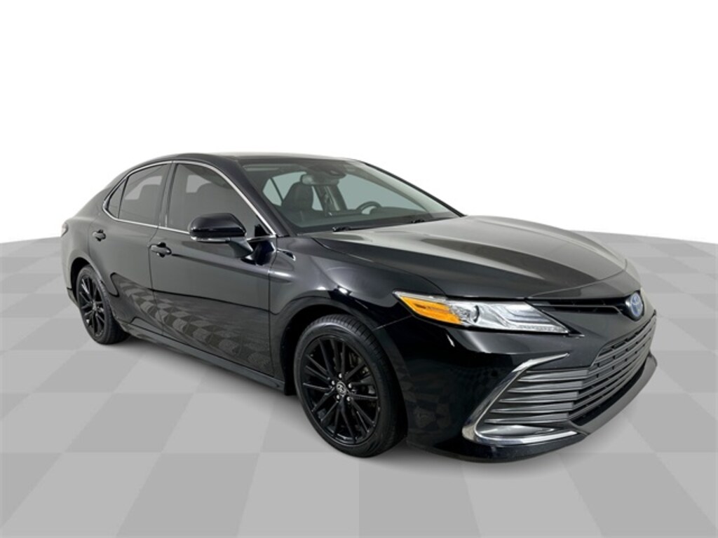 Used 2022 Toyota Camry Hybrid XLE Sedan