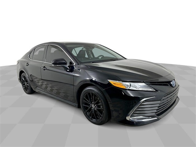 2022 Toyota Camry Hybrid XLE photo 2