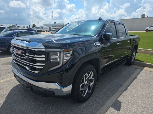 2025 GMC Sierra 4WD Crew Cab Short Box SLT's photo