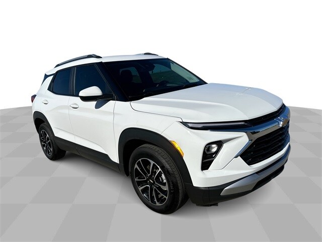 2025 Chevrolet Trailblazer LT photo 2