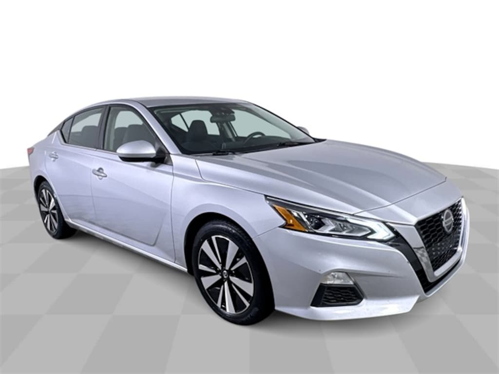 Used 2022 Nissan Altima 2.5 SV Sedan
